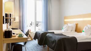 Luxe beddengoed, een kluis op de kamer, een bureau