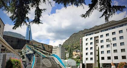 Yomo Mola Park