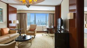 Down comforters, minibar, in-room safe, desk