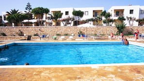 Seasonal outdoor pool, pool umbrellas, sun loungers