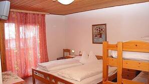 1 Schlafzimmer, hochwertige Bettwaren, Schreibtisch, kostenloses WLAN