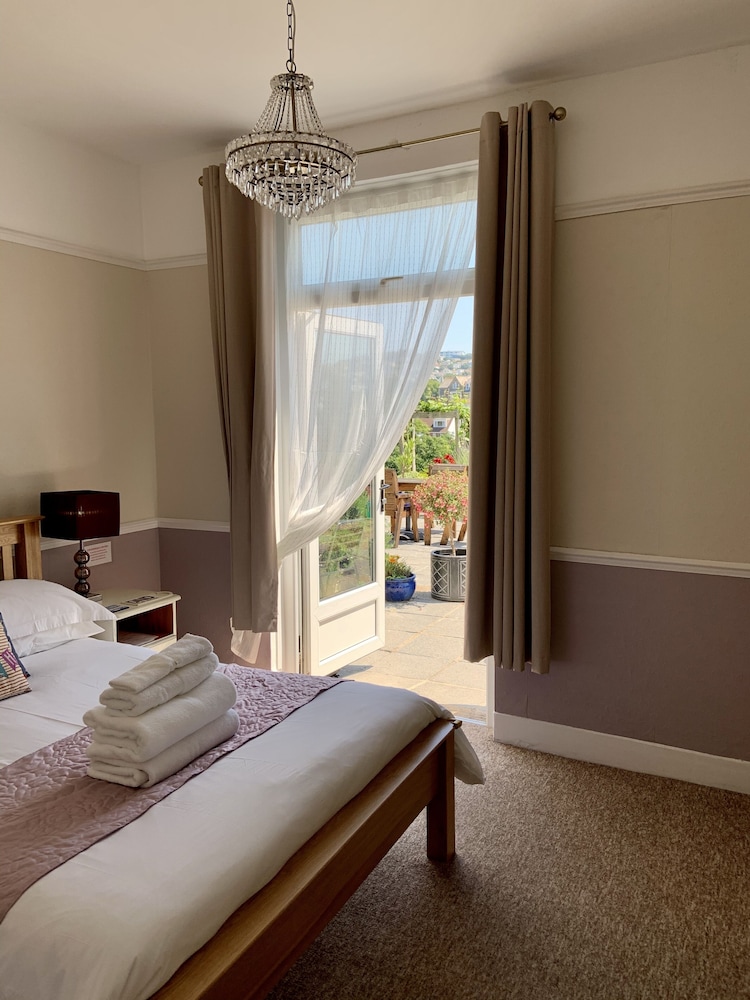 Epchris House Reviews, Photos & Rates