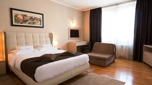 Minibar, coffre-forts dans les chambres, bureau