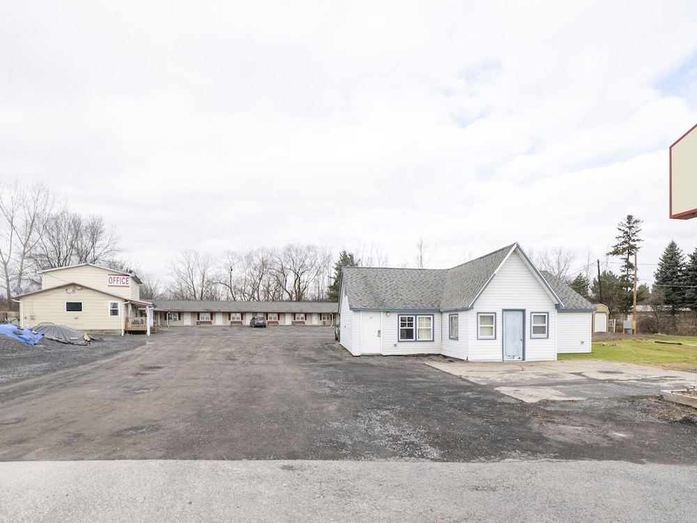 OYO Hotel Starlite Seneca Falls in Seneca Falls Best Rates & Deals on