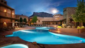 2 outdoor pools, free cabanas, pool umbrellas