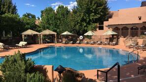 2 outdoor pools, free cabanas, pool umbrellas