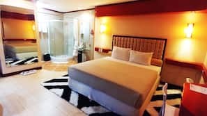 1 bedroom, Egyptian cotton sheets, memory foam beds, in-room safe