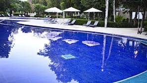 4 piscines extérieures