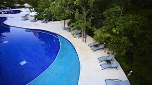 4 piscines extérieures