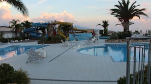 3 piscines extérieures