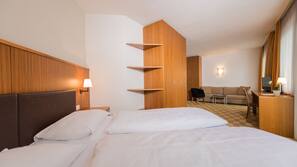 Minibar, coffre-forts dans les chambres, bureau, Wi-Fi