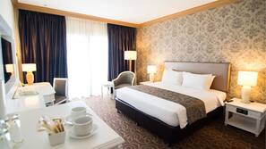In-room safe, free WiFi