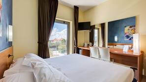 Minibar, una cassaforte in camera, una scrivania