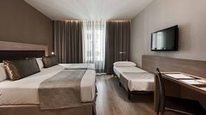 Een minibar, een kluis op de kamer, een bureau, gratis wifi