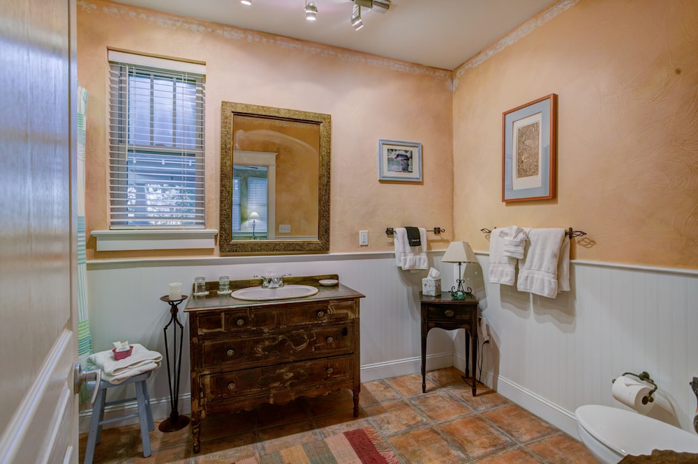 Anchor Inn NSB Bed & Breakfast in New Smyrna Beach Best Rates & Deals on Orbitz