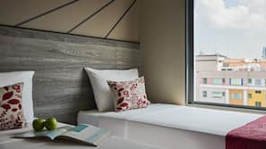 Desk, iron/ironing board, free WiFi, linens