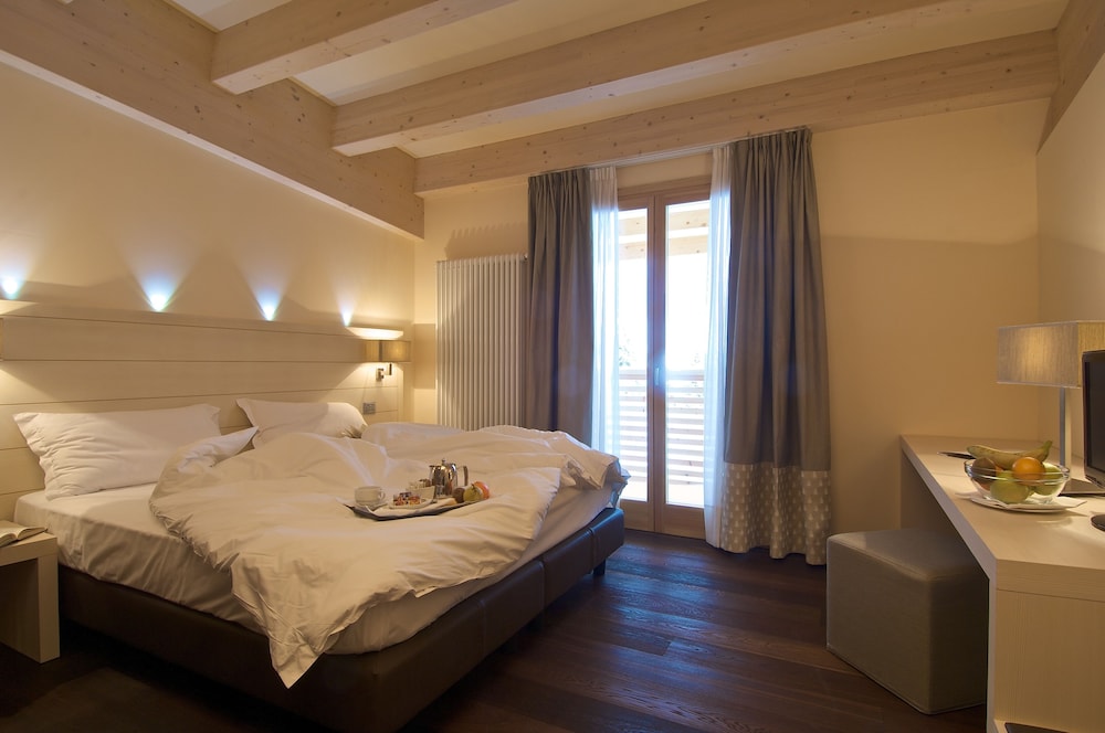 Mont blanc hotel village. Blanc hotel. Blanc hotel. Дизайн отеля 4 звезды. Blanc hotel.