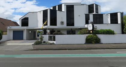 Shadzz Motel & Conference Centre