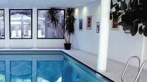 Piscine couverte, piscine naturelle