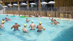 Piscina coperta, 5 piscine all'aperto, ombrelloni da piscina, lettini