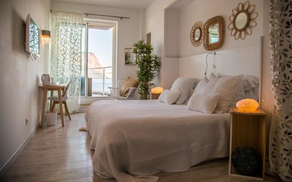 Hôtel De La Plage Mahogany Cassis Fra