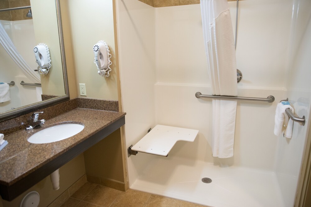 Holiday Inn Express Hotel & Suites Northwood, an IHG Hotel