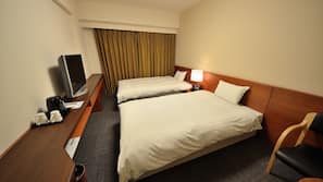 Premium bedding, desk, iron/ironing board, free WiFi
