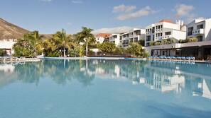4 Außenpools, Pool auf dem Dach, Liegestühle