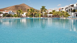 4 Außenpools, Pool auf dem Dach, Liegestühle