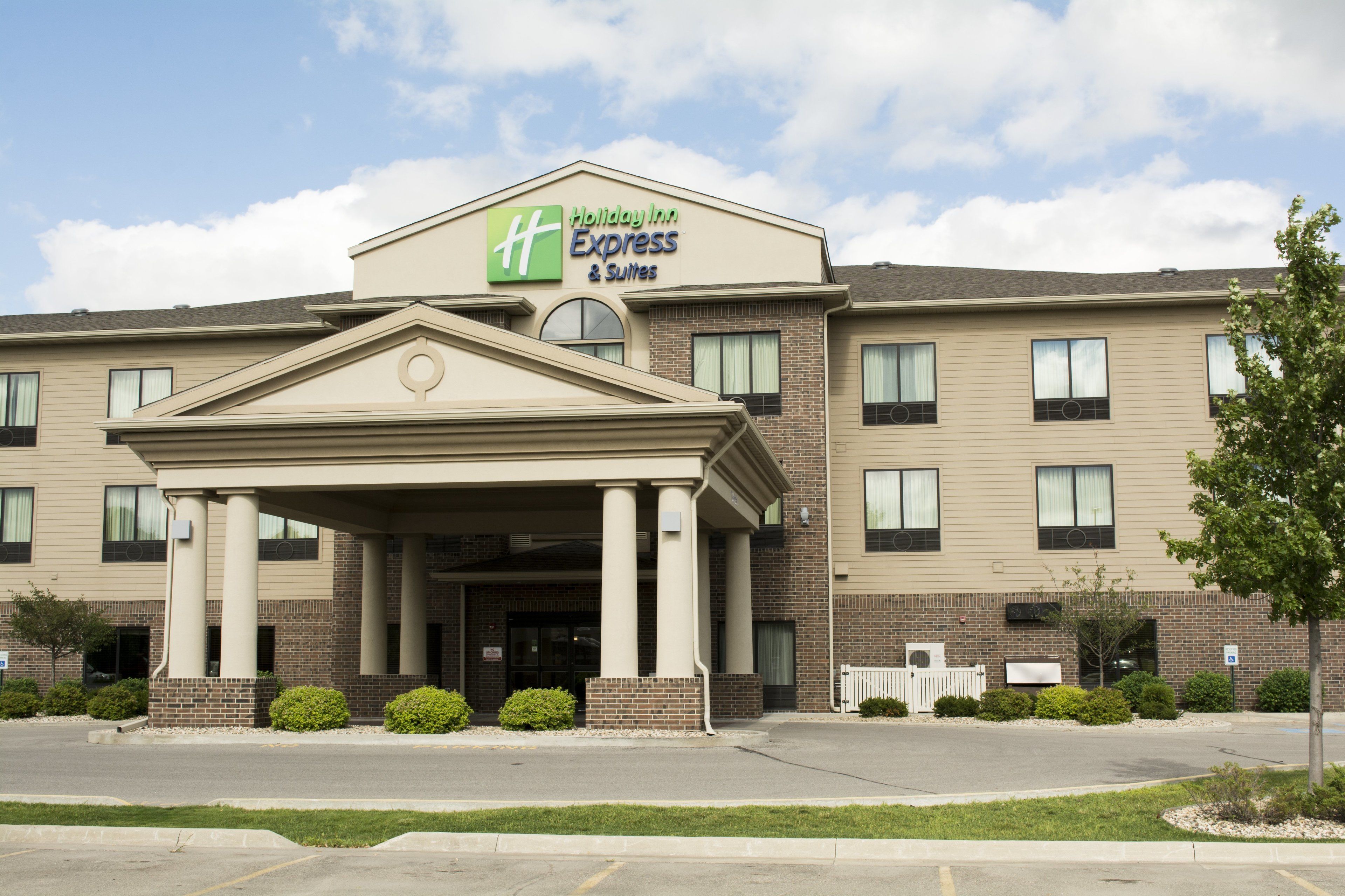 Holiday Inn Express And Suites Mason City An Ihg Hotel In Mason City Ia Expedia