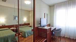 Surmatelas, minibar, coffre-forts dans les chambres, bureau