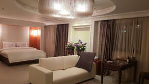 Free minibar, desk, blackout drapes, soundproofing