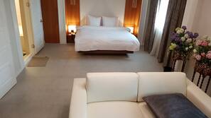 Free minibar, desk, blackout drapes, soundproofing