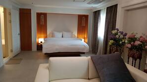 Free minibar, desk, blackout drapes, soundproofing