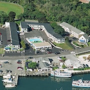 Top 10 Beach Hotels In Hyannis Ma 63 Resorts Near The Hyannis Holiday Motel