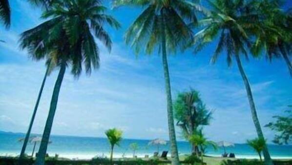 On the beach, white sand, sun-loungers, beach umbrellas
