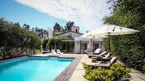 Outdoor pool, pool umbrellas, sun loungers