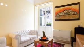 Minibar, caja fuerte, escritorio y cortinas opacas