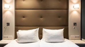 Hypo-allergenic bedding, minibar, in-room safe, desk