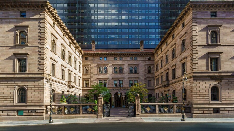 The Towers at Lotte New York Palace
