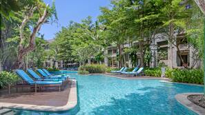 5 outdoor pools, open 8:00 AM to 9:00 PM, pool umbrellas, sun loungers