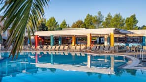 2 outdoor pools, pool umbrellas, pool loungers