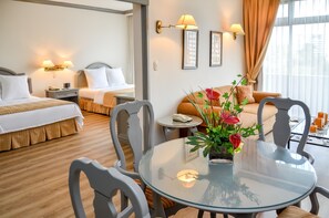 Master Suite, Kitchen | In-room safe, free WiFi