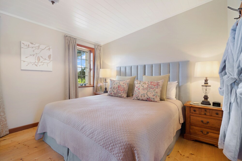 Stonewell Cottages & Vineyards