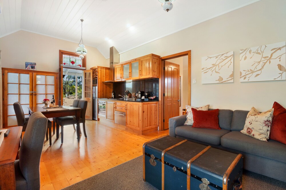 Stonewell Cottages & Vineyards