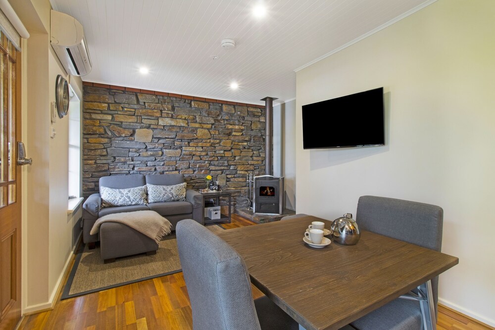 Stonewell Cottages & Vineyards