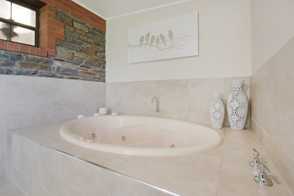 Stonewell Cottages & Vineyards