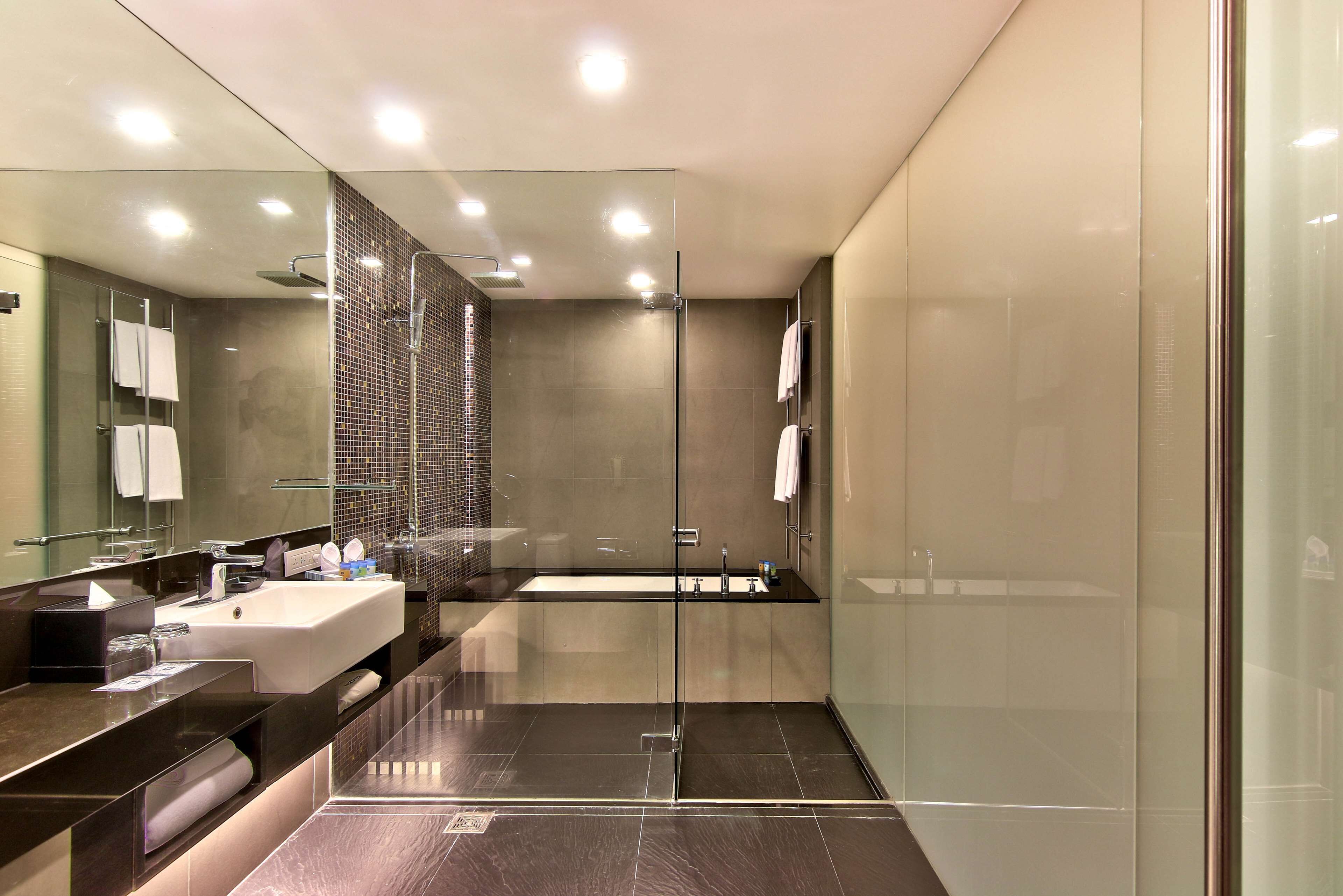 Park Plaza Bangkok Soi 18 In Bangkok Thailand Expedia