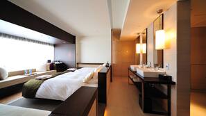 In-room safe, free WiFi