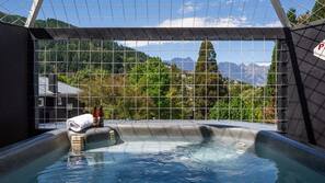 Outdoor spa bath